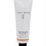 Crème teintée hydratante enrichie en vitamines SPF 15 Bobbi